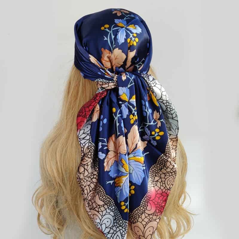 Jessica Kopftuch Haare Frau Marineblau Gemustert