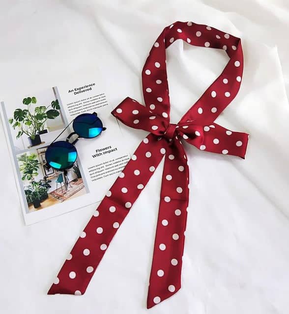 Roter Schalgürtel Mit Punkten