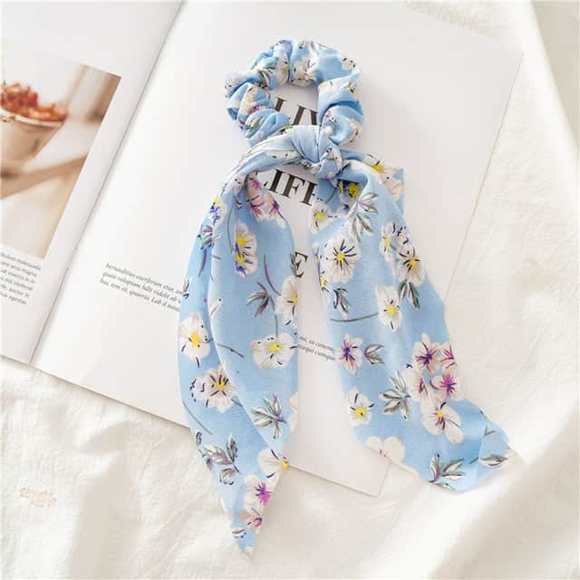 Scrunchie-Schal In Frühlingshaftem Blau