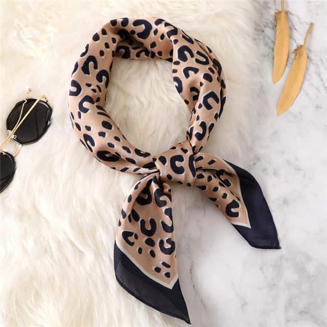 Laurence Foulard Haartuch Frau Quadrat Leopard